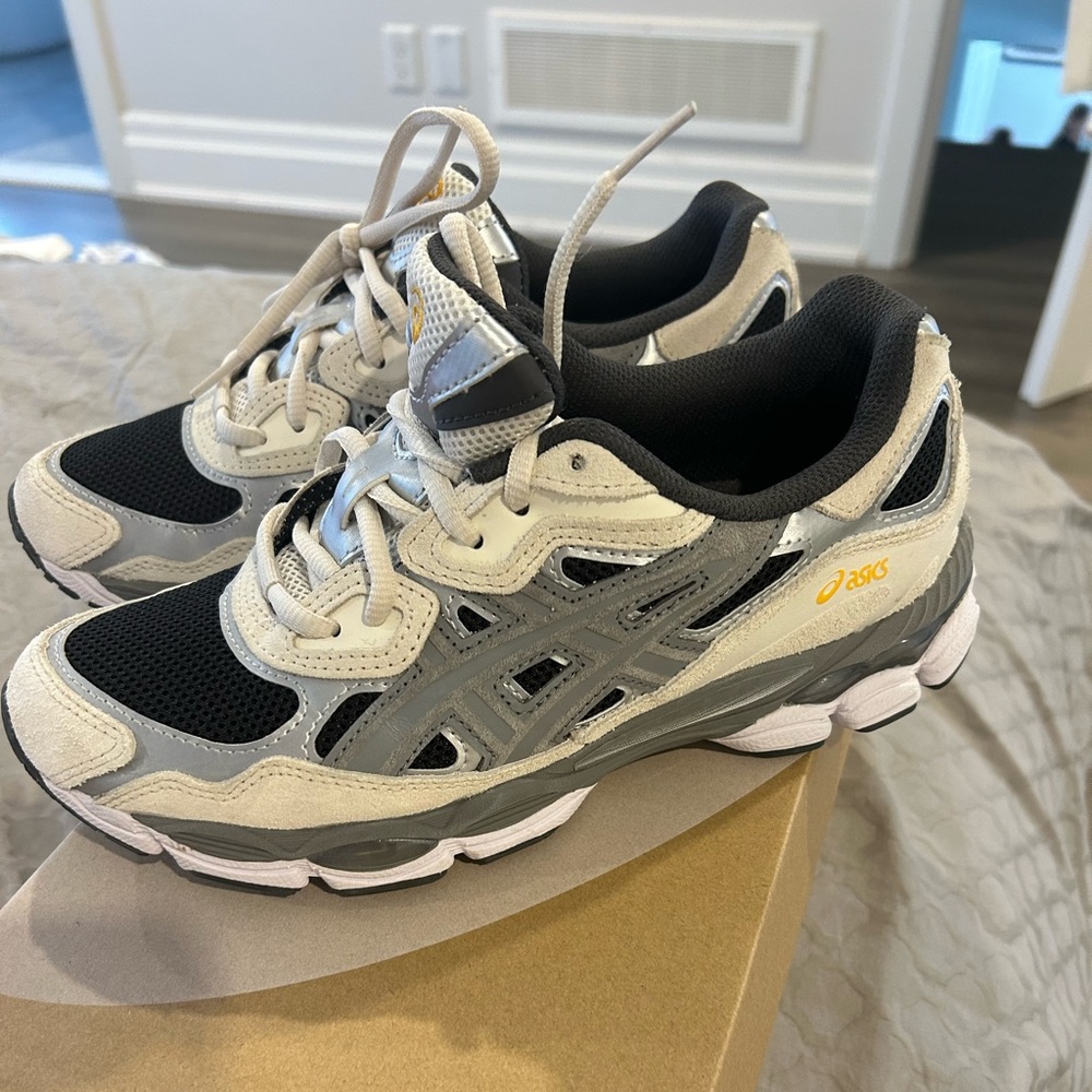 ASICS gel NYC clay grey black.